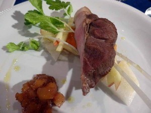 ノブ「豚肉とフルーツサラダ」と言った感じの皿 ノブ「豚肉とフルーツサラダ」と言った感じの皿