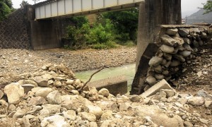 中津交差点付近決壊現場住宅
